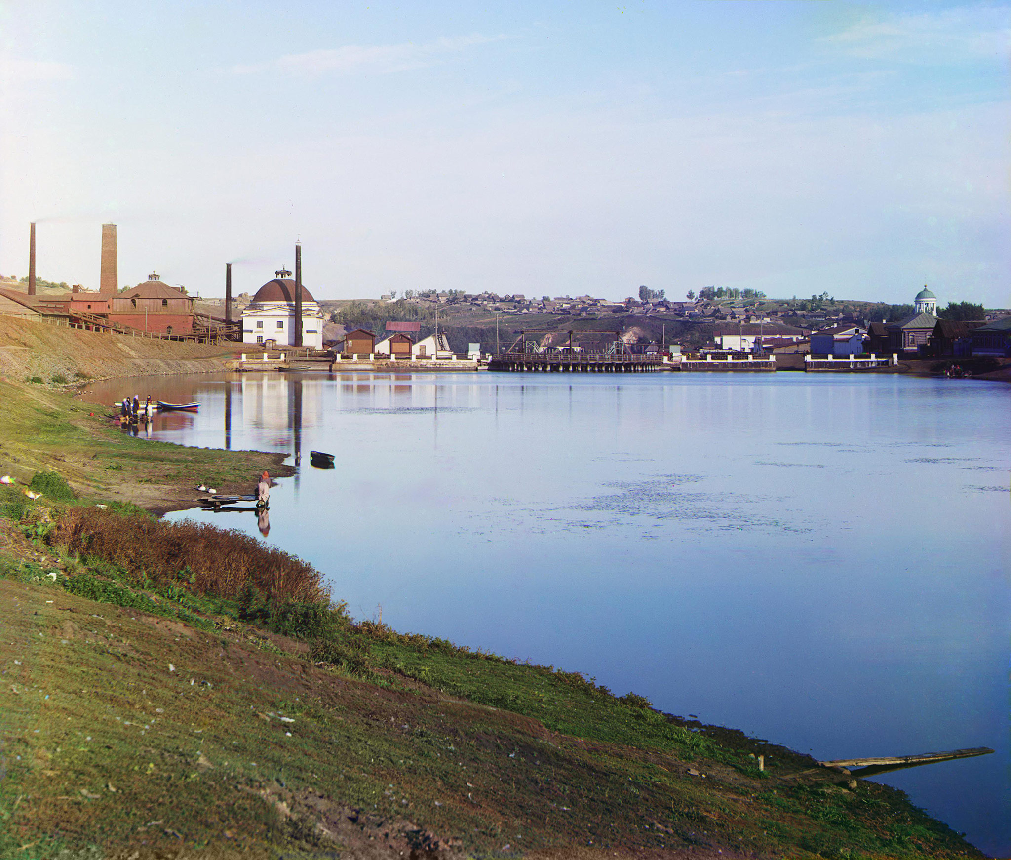 Каменский завод, пруд и плотина в 1909 году. Фото: С.М. Прокудин-Горский (Factory and pond, Kamensk Uralskiy)